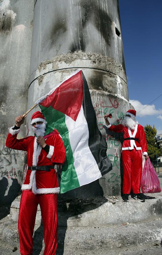 لا سلام ولا مسرة في ارض المهد وبابا نويل لا يسلم من رصاص الاحتلال صورة رقم 1 لا سلام ولا مسرة في ارض المهد وبابا نويل لا يسلم من رصاص الاحتلال صورة رقم 1