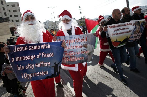 لا سلام ولا مسرة في ارض المهد وبابا نويل لا يسلم من رصاص الاحتلال صورة رقم 11 لا سلام ولا مسرة في ارض المهد وبابا نويل لا يسلم من رصاص الاحتلال صورة رقم 11