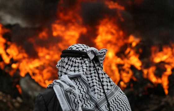 لا سلام ولا مسرة في ارض المهد وبابا نويل لا يسلم من رصاص الاحتلال صورة رقم 6 لا سلام ولا مسرة في ارض المهد وبابا نويل لا يسلم من رصاص الاحتلال صورة رقم 6