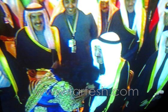 فيديو وصور احلام تتكئ على العكاز وتقبّل يد امير الكويت صورة رقم 5