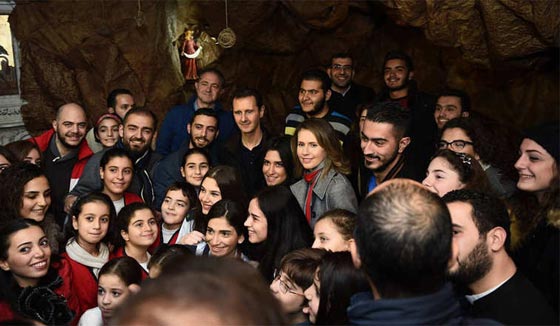 صور الاسد وعقيلته خلال زيارتهما لكنيسة خلال الاحتفال بالميلاد صورة رقم 5