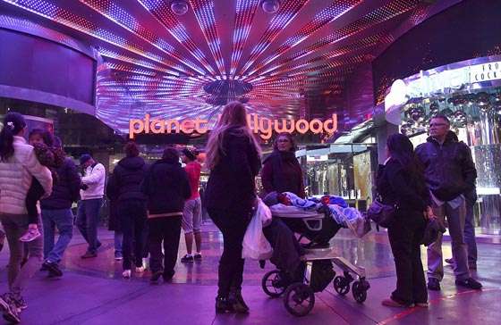 سائقة تدهس حشدا من الناس بعد مسابقة ملكة جمال وتوقع 37 بين قتيل وجريح صورة رقم 10 سائقة تدهس حشدا من الناس بعد مسابقة ملكة جمال وتوقع 37 بين قتيل وجريح صورة رقم 10