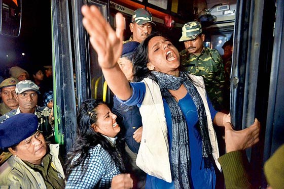 غضب في الهند بسبب الافراج عن مغتصب خطر بعد 3 سنوات من سجن صورة رقم 19 غضب في الهند بسبب الافراج عن مغتصب خطر بعد 3 سنوات من سجن صورة رقم 19