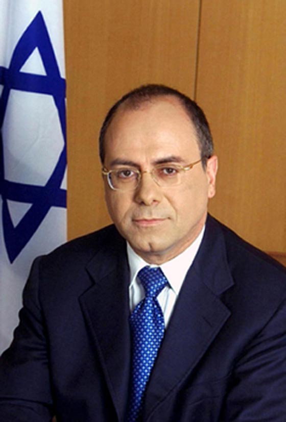 وزير اسرائيلي يعتزل السياسة وسط تزاحم المشتكيات ضده بانه تحرش بهن  صورة رقم 5