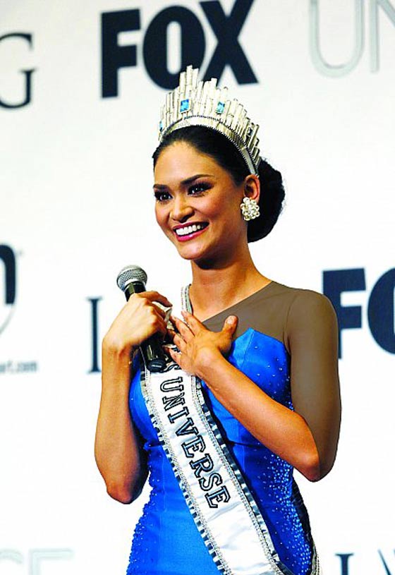 تاج ملكة جمال الكون يكشف عن تاج العشق الذي يربطها برئيس البلاد صورة رقم 5