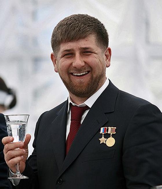 الرئيس الشيشاني لا يضع حزام الامان والشرطة تغرّمه بمخالفة مرورية صورة رقم 5