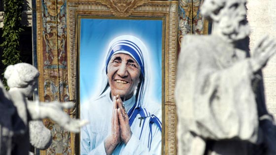 مقدما صورة اخرى للام تيرزا.. عالم كبير يتهم بابا الفاتيكان بالسذاجة!! صورة رقم 13