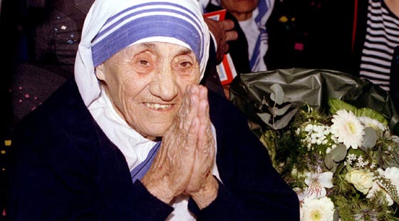 مقدما صورة اخرى للام تيرزا.. عالم كبير يتهم بابا الفاتيكان بالسذاجة!! صورة رقم 10