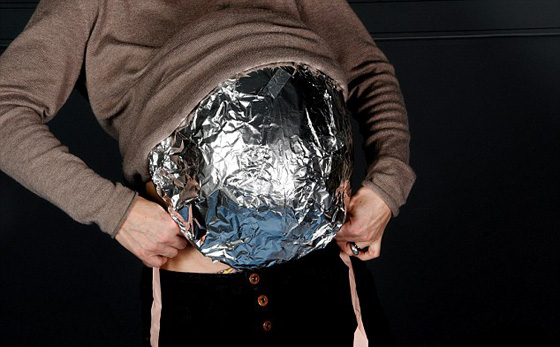 التحقيق مع فرنسية اعتنقت الاسلام وزوجها بسبب مجسم مشبوه على شكل بطن حامل! صورة رقم 1 التحقيق مع فرنسية اعتنقت الاسلام وزوجها بسبب مجسم مشبوه على شكل بطن حامل! صورة رقم 1