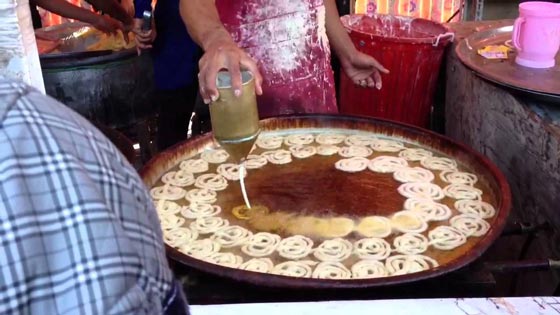 الزلابية: حلوى لذيذة للفقراء احبها الأثرياء وارتبطت بعيد المولد النبوي الشريف صورة رقم 1 الزلابية: حلوى لذيذة للفقراء احبها الأثرياء وارتبطت بعيد المولد النبوي الشريف صورة رقم 1