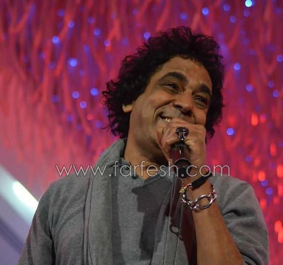 فيديو محمد منير يغني (مدد يا رسول الله) ويمزج الإسلام برسالة المسيح صورة رقم 5