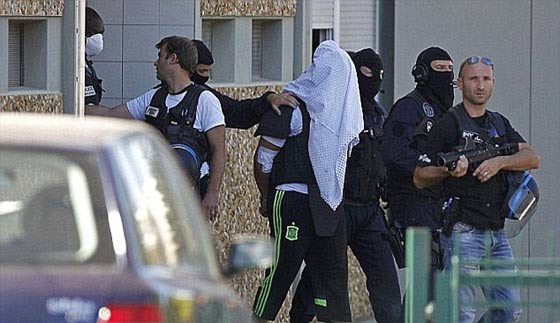 جريمة مروعة: انتحار سجين بعد ان قطع رأس رئيسه في العمل وحاول تفجير مصنع! صورة رقم 2 جريمة مروعة: انتحار سجين بعد ان قطع رأس رئيسه في العمل وحاول تفجير مصنع! صورة رقم 2