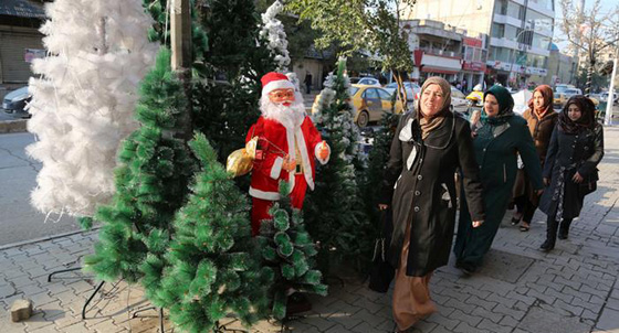 مسيحيو العالم العربي يضيئون شمعة العيد في بحر من الاحزان صورة رقم 6
