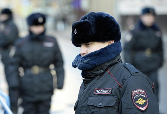 شرطي استغل الشبه بينه وبين شقيقه فارسله الى العمل مكانه! صورة رقم 1 شرطي استغل الشبه بينه وبين شقيقه فارسله الى العمل مكانه! صورة رقم 1