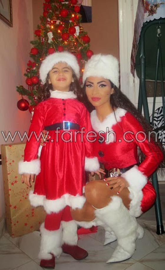  صور فنانات عربيات يرتدين فساتين بابا نويل الساخنة! صورة رقم 6