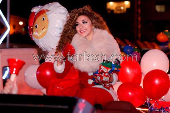  صور فنانات عربيات يرتدين فساتين بابا نويل الساخنة! صورة رقم 2