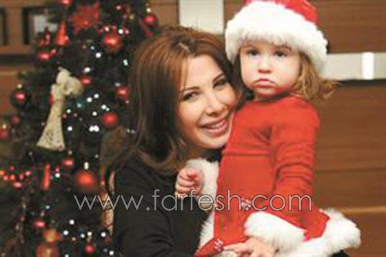  صور فنانات عربيات يرتدين فساتين بابا نويل الساخنة! صورة رقم 5