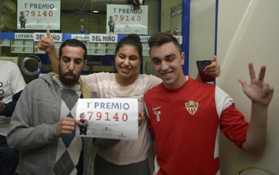 لاجئ بالقارب الى اسبانيا يربح 440 الف دولار باليانصيب صورة رقم 2 لاجئ بالقارب الى اسبانيا يربح 440 الف دولار باليانصيب صورة رقم 2