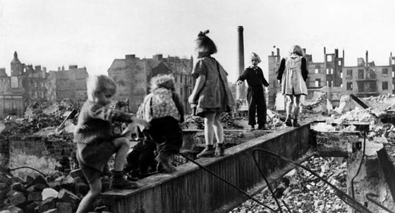 صور احتفالات عيد الميلاد المجيد من الحرب العالمية وحتى الآن صورة رقم 3 صور احتفالات عيد الميلاد المجيد من الحرب العالمية وحتى الآن صورة رقم 3