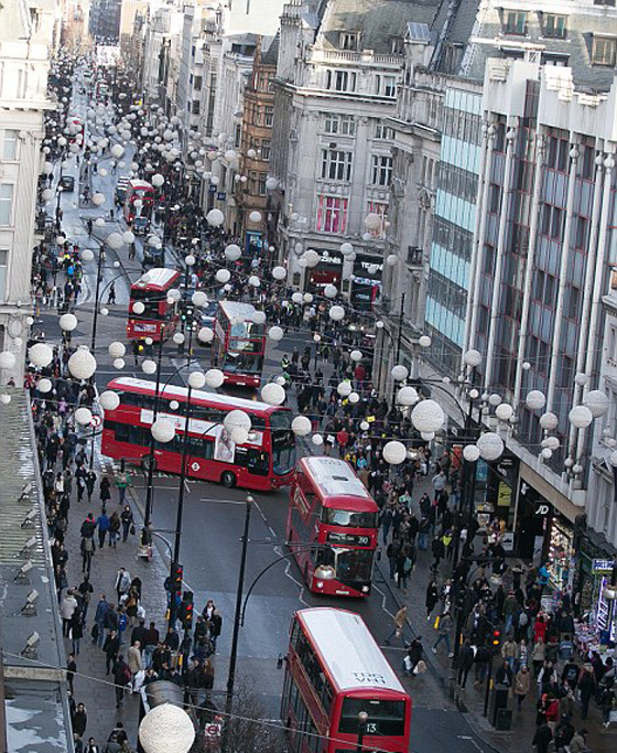 زحمة يا دنيا.. 27 مليون بريطانيا يتسوقون ليلة عيد الميلاد صورة رقم 5 زحمة يا دنيا.. 27 مليون بريطانيا يتسوقون ليلة عيد الميلاد صورة رقم 5