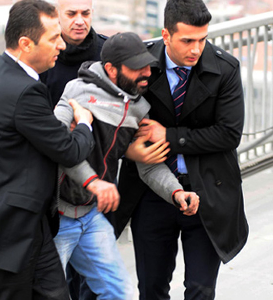 اردوغان ينقذ شابا تركيا من الانتحار عن جسر البوسفور.. شاهد الفيديو صورة رقم 1