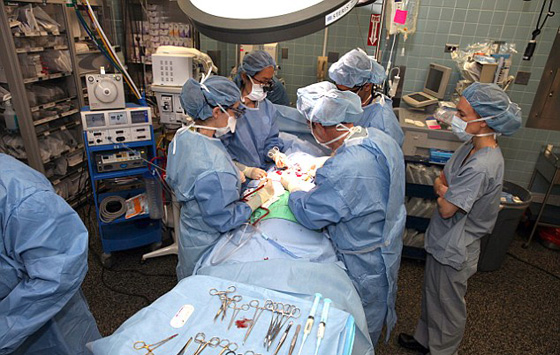 ازالة ورم عملاق من وجه شاب مغربي بعد معاناة طويلة صورة رقم 1 ازالة ورم عملاق من وجه شاب مغربي بعد معاناة طويلة صورة رقم 1