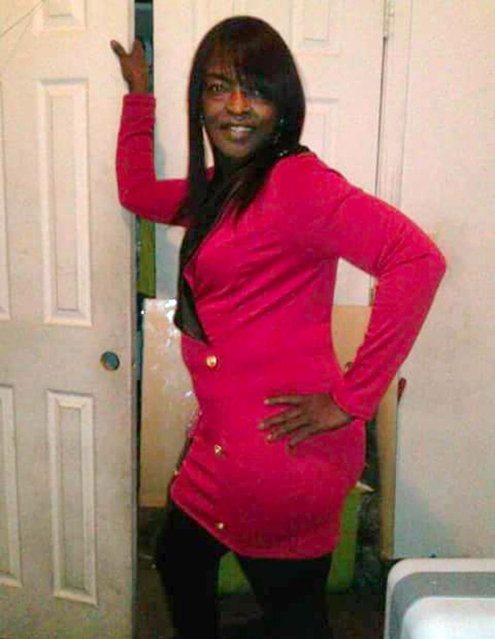 طالب وامرأة يذهبان ضحية لنيران ضابط امريكي ابيض وارعن ايضا!! صورة رقم 1