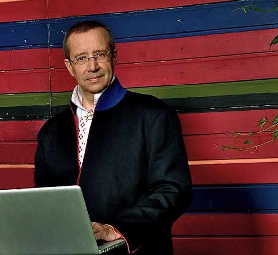 الرئيس الاستوني يعقد قرانه على موظفة في وزارة الدفاع بلاتفيا صورة رقم 10 الرئيس الاستوني يعقد قرانه على موظفة في وزارة الدفاع بلاتفيا صورة رقم 10