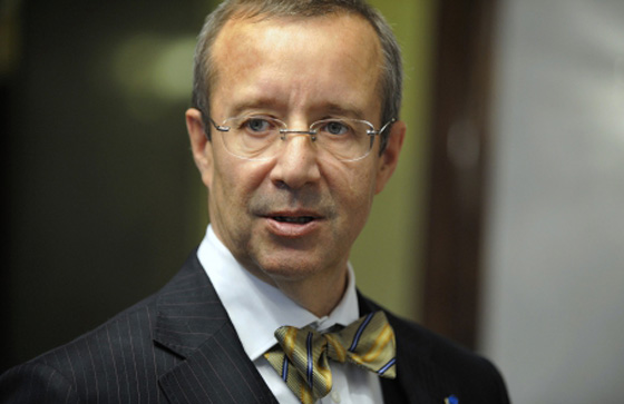 الرئيس الاستوني يعقد قرانه على موظفة في وزارة الدفاع بلاتفيا صورة رقم 11 الرئيس الاستوني يعقد قرانه على موظفة في وزارة الدفاع بلاتفيا صورة رقم 11