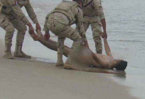 الشاب الغزي العاري الذي قتله الجيش المصري ليس مختلا عقليا بل يائس صورة رقم 3 الشاب الغزي العاري الذي قتله الجيش المصري ليس مختلا عقليا بل يائس صورة رقم 3