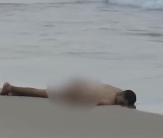 الشاب الغزي العاري الذي قتله الجيش المصري ليس مختلا عقليا بل يائس صورة رقم 4 الشاب الغزي العاري الذي قتله الجيش المصري ليس مختلا عقليا بل يائس صورة رقم 4