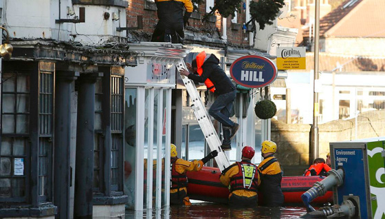 كاميرون يعزز قوات الطوارئ بجنود الجيش في مواجهة الفيضانات صورة رقم 1 كاميرون يعزز قوات الطوارئ بجنود الجيش في مواجهة الفيضانات صورة رقم 1