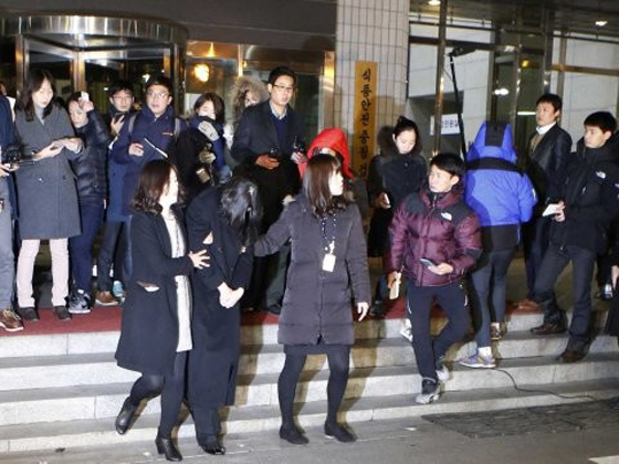 رئيس شرطة الطيران الكورية: اسف.. لم احسن تربية ابنتي واطلب الصفح صورة رقم 2