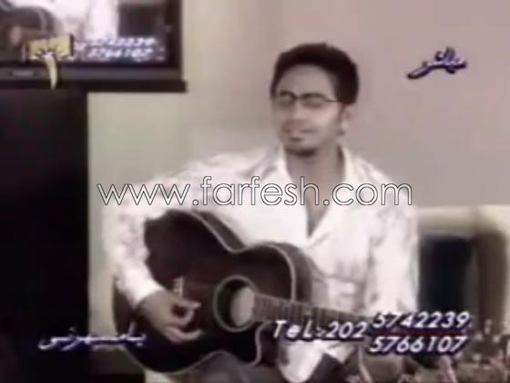 فيديو نادر: تامر حسني في بداياته يغني للهضبة عمرو دياب (بعد الليالي) صورة رقم 2