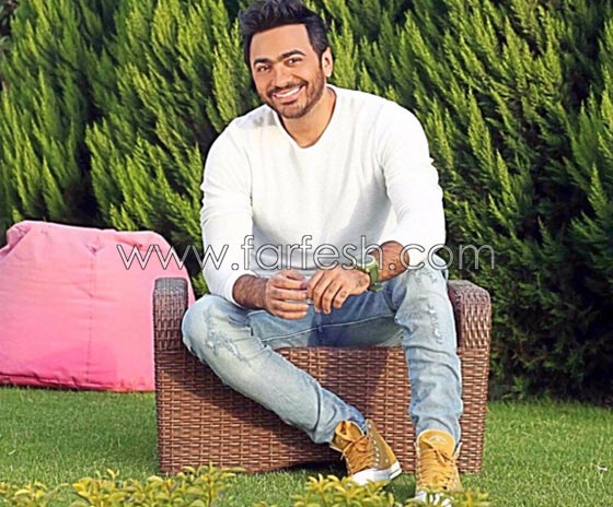 فيديو نادر: تامر حسني في بداياته يغني للهضبة عمرو دياب (بعد الليالي) صورة رقم 6