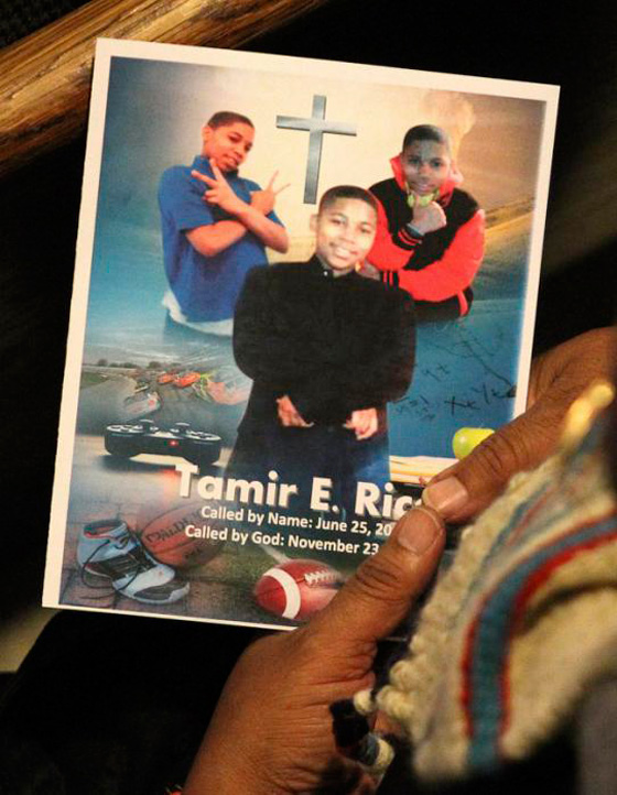 غضب واحتجاجات في نيويورك بعد تبرئة شرطي من قتل طفل اسود صورة رقم 7