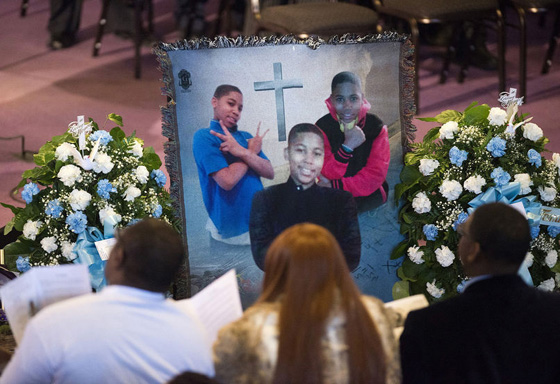 غضب واحتجاجات في نيويورك بعد تبرئة شرطي من قتل طفل اسود صورة رقم 12