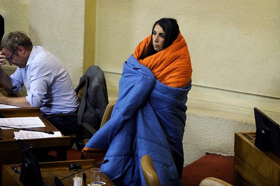 بطانية تحرج نائبة برلمانية وتدخلها دائرة الاستهتار والسخرية صورة رقم 1 بطانية تحرج نائبة برلمانية وتدخلها دائرة الاستهتار والسخرية صورة رقم 1