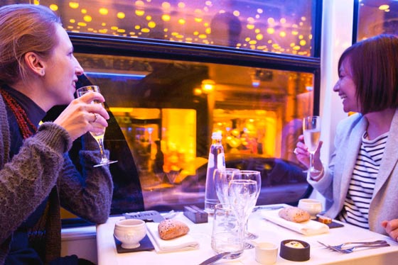 باريس تحتفل براس السنة رغم الهجمات الارهابية.. خلافا للعديد من العواصم صورة رقم 5 باريس تحتفل براس السنة رغم الهجمات الارهابية.. خلافا للعديد من العواصم صورة رقم 5