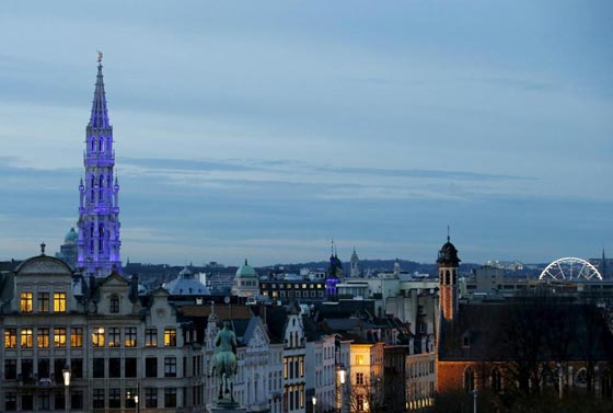 باريس تحتفل براس السنة رغم الهجمات الارهابية.. خلافا للعديد من العواصم صورة رقم 7 باريس تحتفل براس السنة رغم الهجمات الارهابية.. خلافا للعديد من العواصم صورة رقم 7