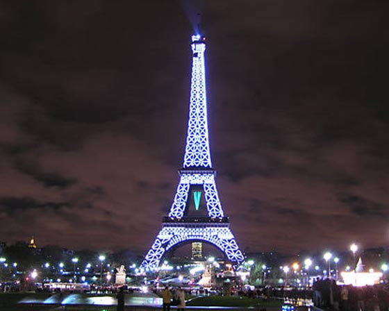 باريس تحتفل براس السنة رغم الهجمات الارهابية.. خلافا للعديد من العواصم صورة رقم 3 باريس تحتفل براس السنة رغم الهجمات الارهابية.. خلافا للعديد من العواصم صورة رقم 3