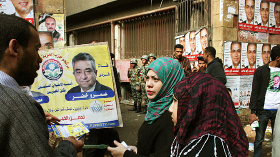 طرائف المصريين في الانتخابات.. عجوز تصوت للمرحوم وآخر يدخل مع حماره صورة رقم 21