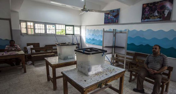 طرائف المصريين في الانتخابات.. عجوز تصوت للمرحوم وآخر يدخل مع حماره صورة رقم 27