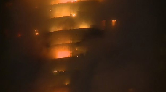 حريق هائل في ناطحة سحاب مجاورة لاعلى مبنى في العالم بدبي صورة رقم 4 حريق هائل في ناطحة سحاب مجاورة لاعلى مبنى في العالم بدبي صورة رقم 4