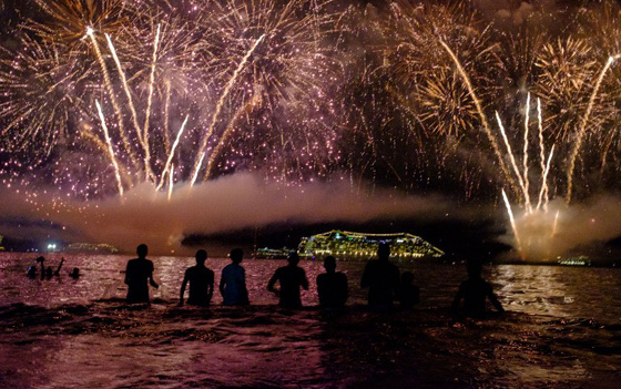 صور مبهرة.. هكذا ودع العالم عاما واستقبل العام الجديد 2016 صورة رقم 77 صور مبهرة.. هكذا ودع العالم عاما واستقبل العام الجديد 2016 صورة رقم 77