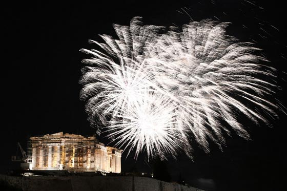 فيديو وصور اروع احتفالات السنة الجديدة في اليونان صورة رقم 1 فيديو وصور اروع احتفالات السنة الجديدة في اليونان صورة رقم 1