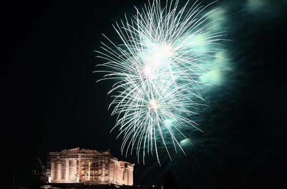 فيديو وصور اروع احتفالات السنة الجديدة في اليونان صورة رقم 2 فيديو وصور اروع احتفالات السنة الجديدة في اليونان صورة رقم 2