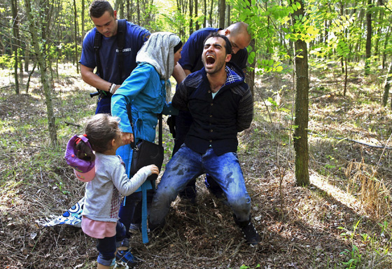 رحلات الموت للاجئين كانت ابرز المشاهد التي هزت العالم في 2015 صورة رقم 2 رحلات الموت للاجئين كانت ابرز المشاهد التي هزت العالم في 2015 صورة رقم 2