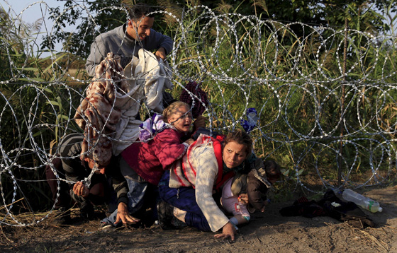 رحلات الموت للاجئين كانت ابرز المشاهد التي هزت العالم في 2015 صورة رقم 17 رحلات الموت للاجئين كانت ابرز المشاهد التي هزت العالم في 2015 صورة رقم 17