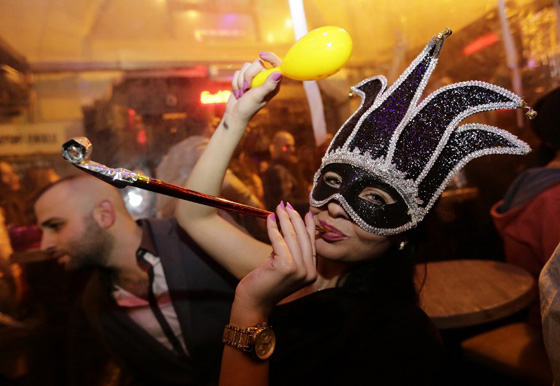 صور مبهرة.. هكذا ودع العالم عاما واستقبل العام الجديد 2016 صورة رقم 88 صور مبهرة.. هكذا ودع العالم عاما واستقبل العام الجديد 2016 صورة رقم 88